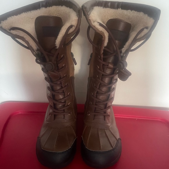 UGG Butte Toggle Tall Kids - Picture 1 of 4